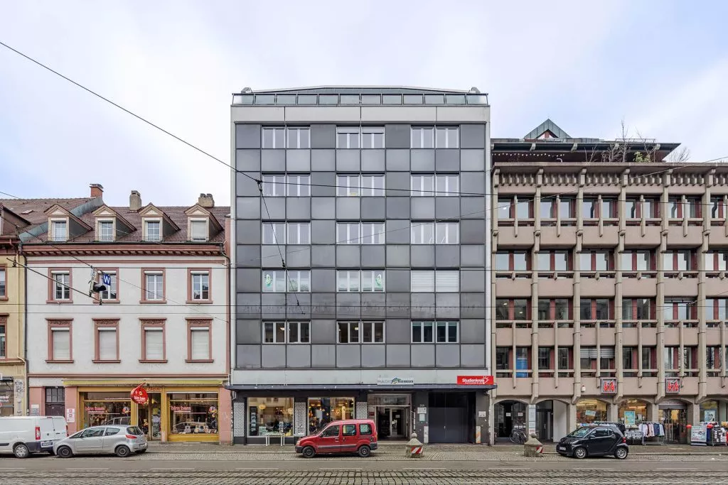 Referenzen GxB - Wohn- und Geschäftshaus mit 10 Gewerbeeinheiten, 8 Ferienwohnungen und 2 Wohnungen Referenzen GxB - Wohn- und Geschäftshaus